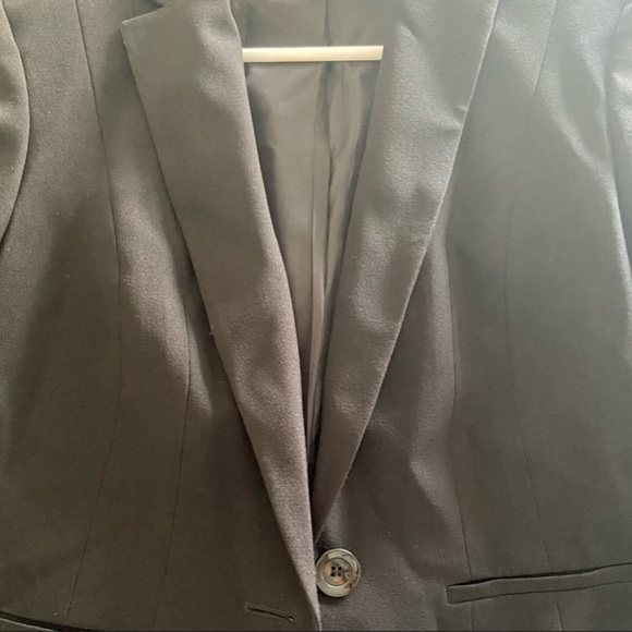 Classic Jones Studio Size 14 Black Blazer, Notched Lapel with Fitted Silhouette - Picture 5 of 7